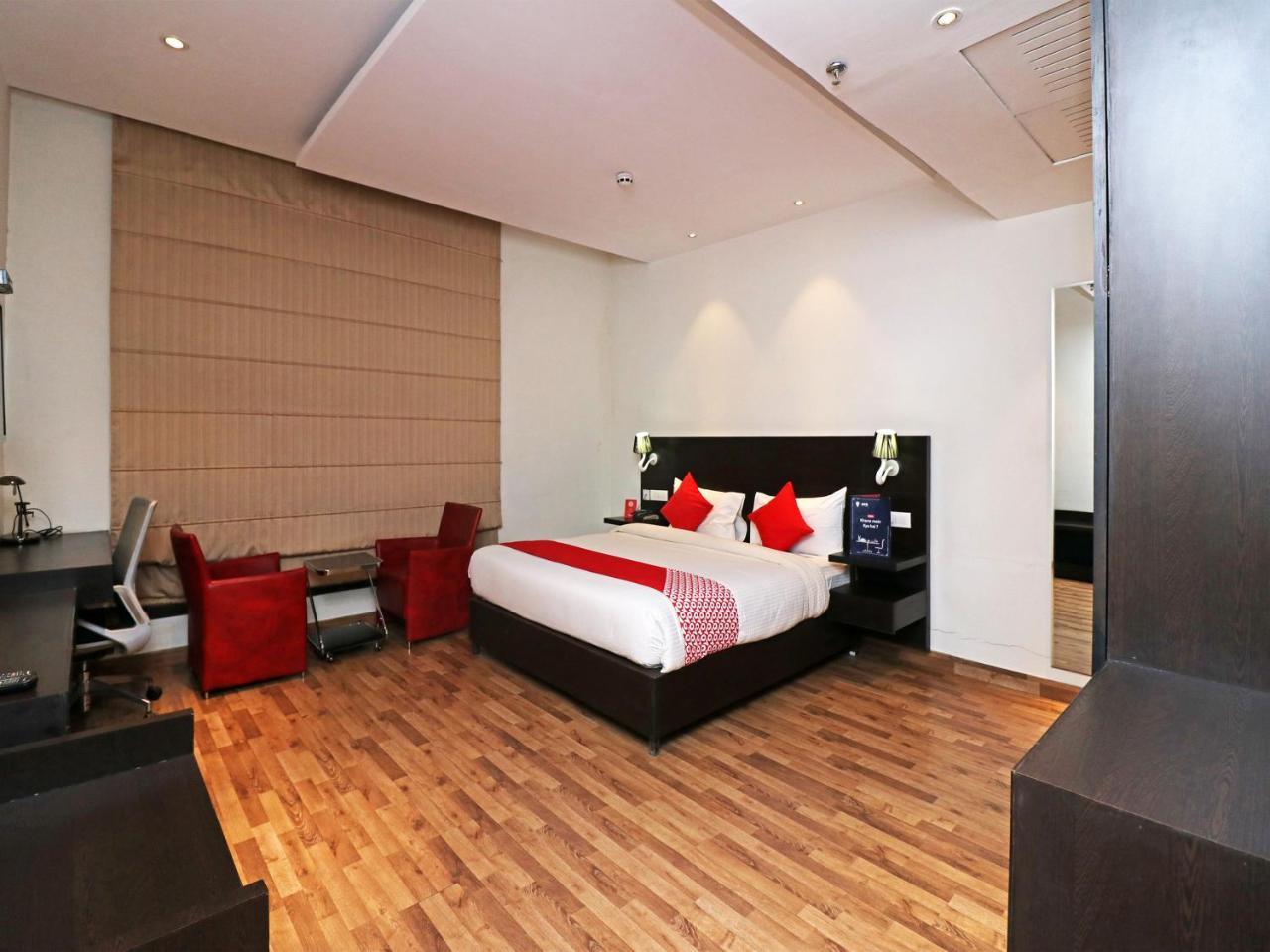 Capital O 19296 Joy Inn & Suites Bhiwadi Екстериор снимка