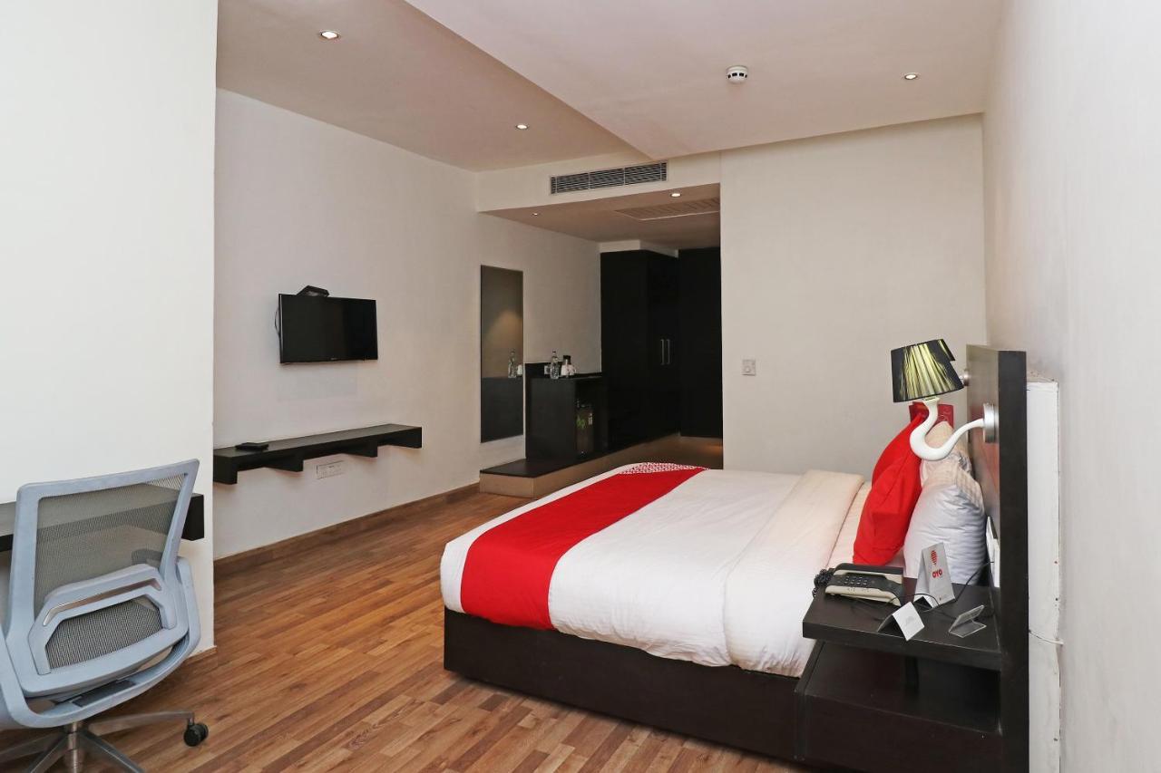 Capital O 19296 Joy Inn & Suites Bhiwadi Екстериор снимка