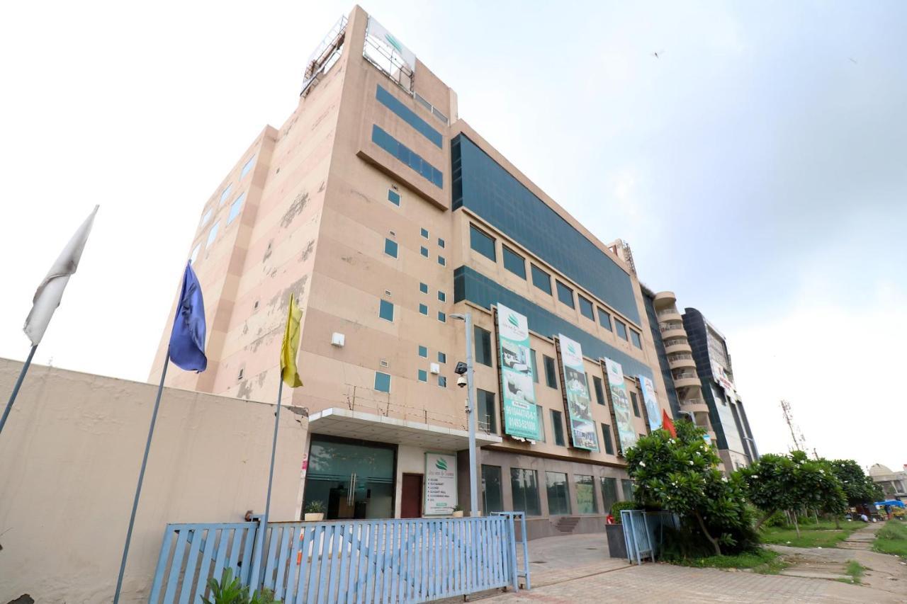 Capital O 19296 Joy Inn & Suites Bhiwadi Екстериор снимка