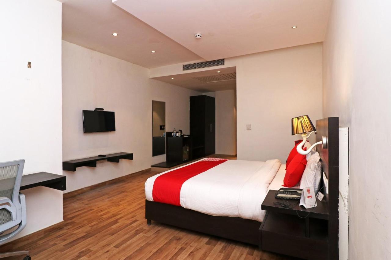 Capital O 19296 Joy Inn & Suites Bhiwadi Екстериор снимка